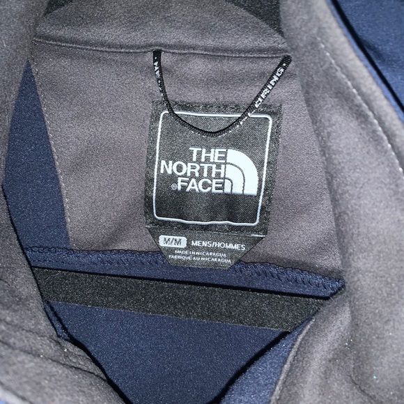 North Face Jacket. Never worn M. Beautiful fit and style 🎿 like new & stylish. - Picture 3 of 6
